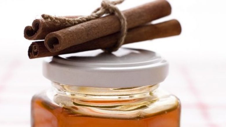 Dieta cu Scorțișoară și Miere: O Analiză Detaliată a Eficienței și Implicațiilor Sale
