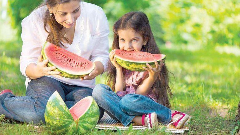 Hidratarea pe Caniculă: 5 Alimente Esențiale pentru Starea Ta de Bine