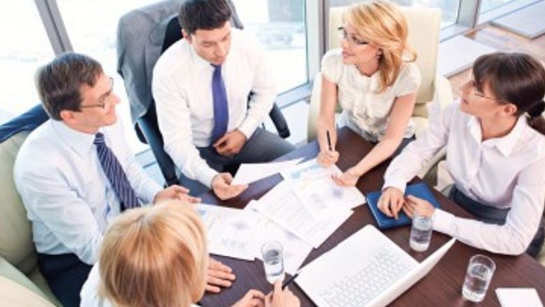 Cum să Cultivăm o Atmosferă Sănătoasă la Birou: Strategii pentru Îmbunătățirea Relațiilor între Colegi