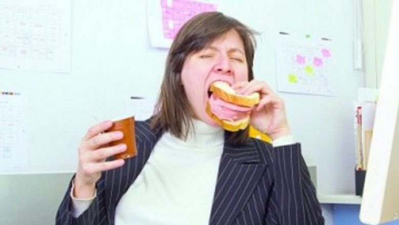 Dieta de birou: Cum să slăbești eficient la serviciu cu strategii alimentare inteligente