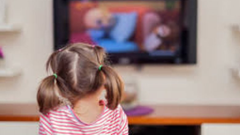 Impactul televizorului asupra creativității copiilor: O analiză profundă a studiilor recente