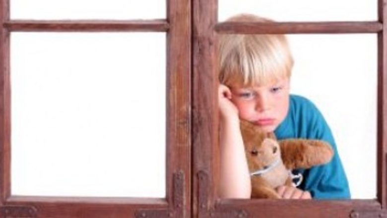 Ghidul părinților: Când este momentul potrivit pentru a lăsa copilul singur acasă?