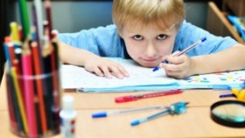 Stângacii: Un Fenomen Complex și Fascinant al Diversității Umane