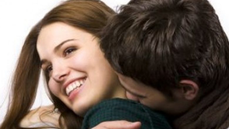Puterea îmbrățișărilor: Cum gesturile simple ne protejează de boli și ne îmbunătățesc sănătatea mentală
