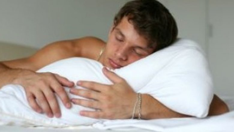 Beneficiile surprinzătoare ale somnului fără haine: De la confort la sănătate