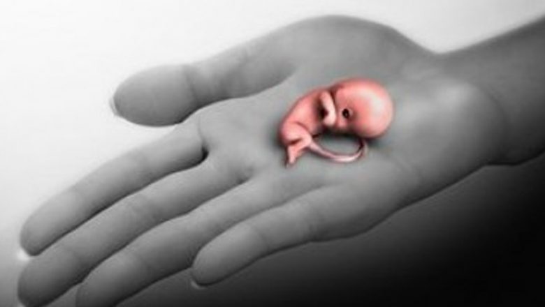 Riscurile Avortului: O Analiză Detaliată a Impactului Asupra Femeilor și Societății
