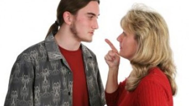Când adolescentul vrea să plece de acasă: Înțelegerea crizei și soluții pentru părinți