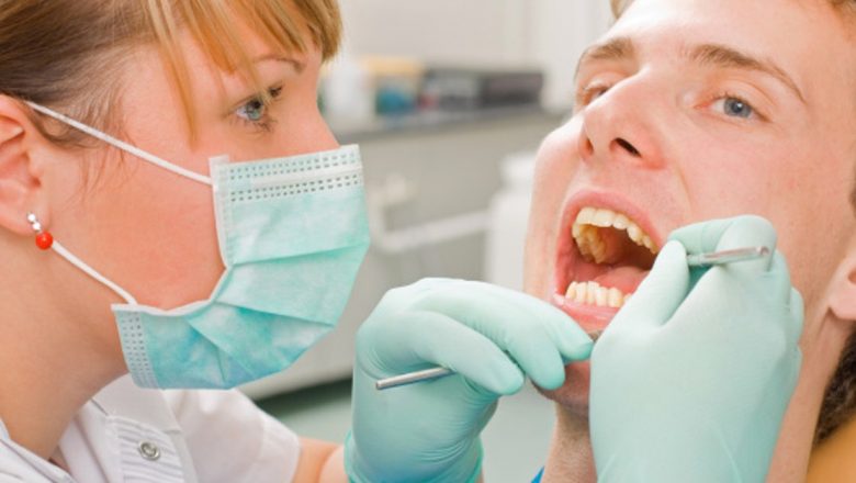 Sângerarea gingiilor: Cauze, implicații și soluții pentru sănătatea orală