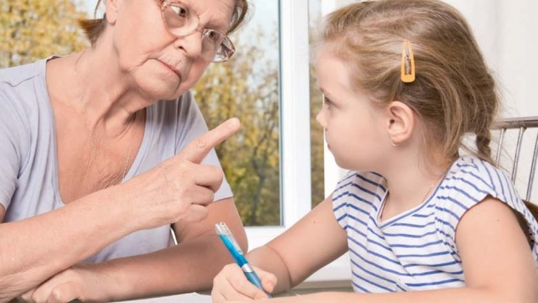 Ghidul părinților: Cum să pregătești copilul pentru o vacanță la bunici
