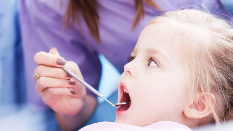 Ghid complet pentru pregătirea copilului înainte de fixarea aparatului dentar: Tot ce trebuie să știi