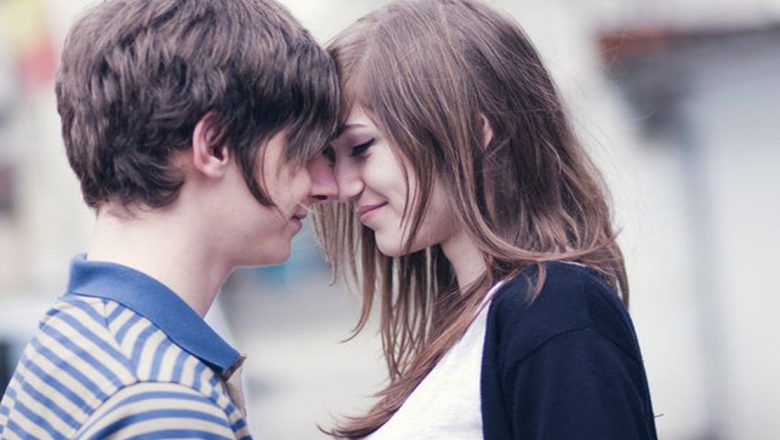 Explorarea primei iubiri în adolescență: semne, implicații și sfaturi pentru părinți