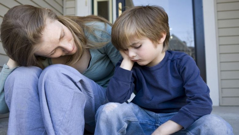 Sprijinul necesar pentru copii în timpul divorțului părinților: Cum să gestionezi această tranziție dificilă
