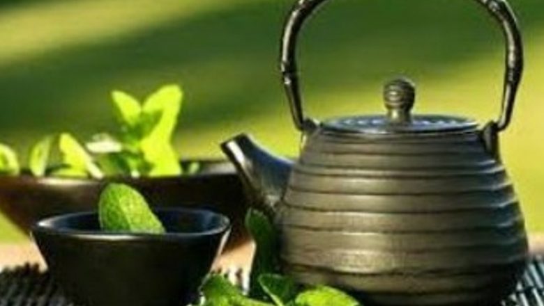 Pericolele Ascunse ale Ceaiurilor: Ce Trebuie să Știm pentru a Ne Proteja Sănătatea