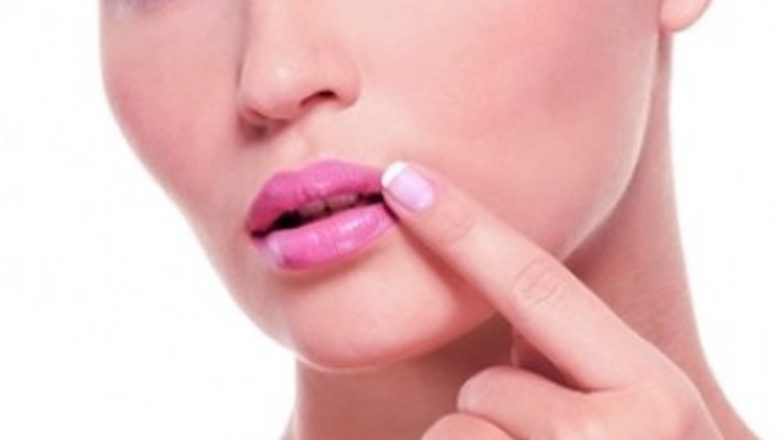 Remedii Naturiste pentru Herpes: O Aproape Umană Întâlnire cu Virusul