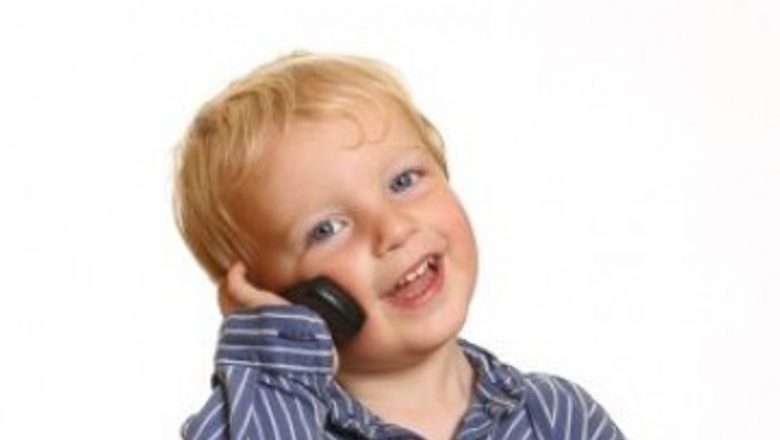 Cumpărarea unui telefon mobil pentru copii: când și cum să faci alegerea corectă