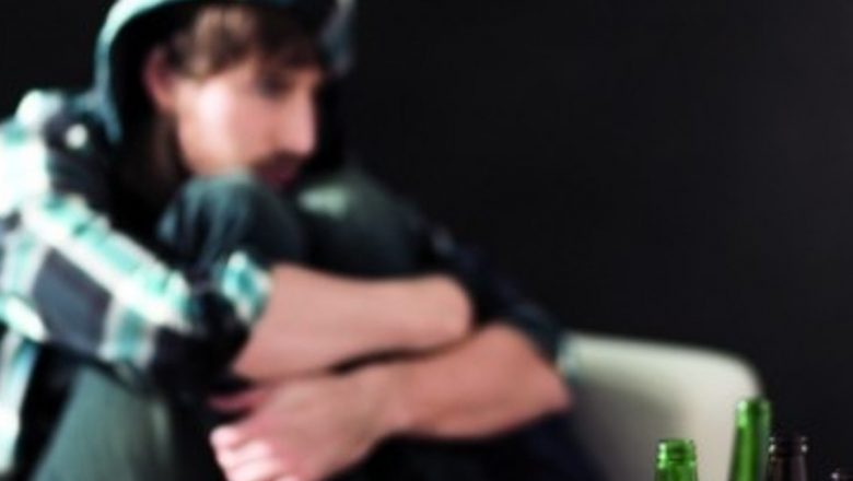 Înțelegerea adolescenței: Cum să ne protejăm copiii de viciile contemporane