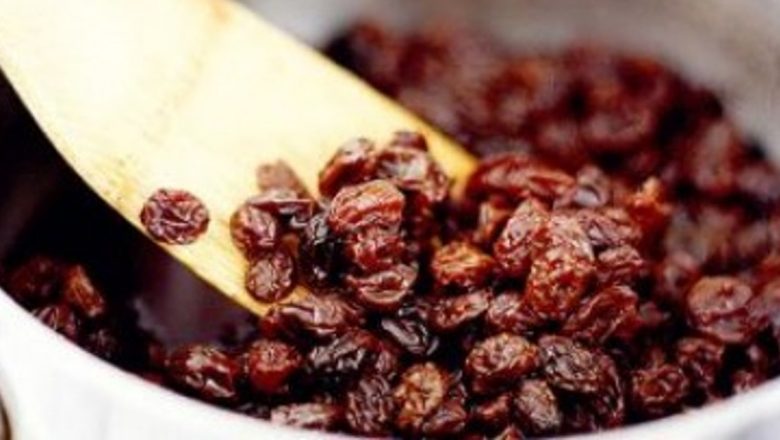 Detoxifierea ficatului: Beneficiile apei de stafide pentru o sănătate optimă