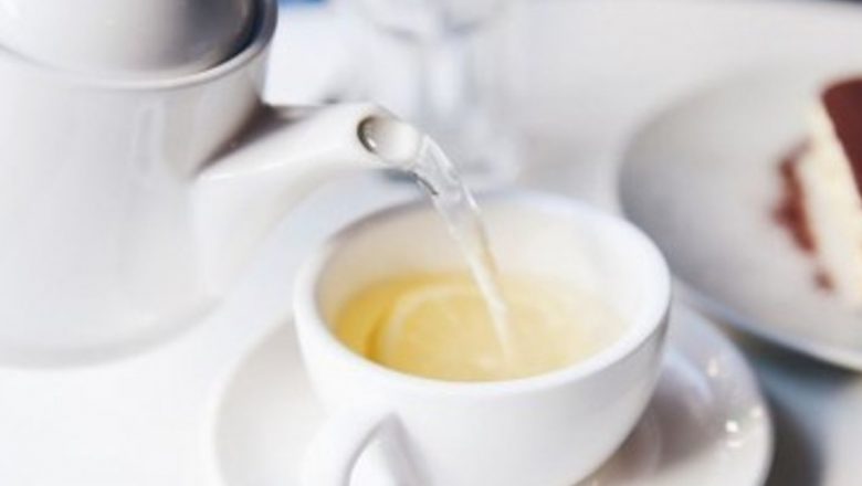 Ceaiul Alb: O Armă Naturală Împotriva Cancerului și a Bolilor Cardiovasculare