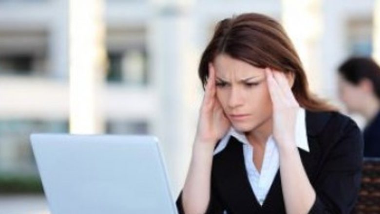 Pericolele Statului Prelungit la Calculator: Impactul Asupra Sănătății Spatelui și Soluții pentru Prevenire