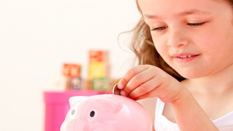 Importanța Educației Financiare pentru Copii: Cât Bani de Buzunar să Le Dăm?