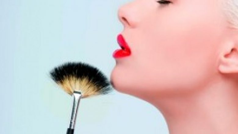 Secretele unui Machiaj Perfect: Trucuri Esențiale pentru Fiecare Zilnică
