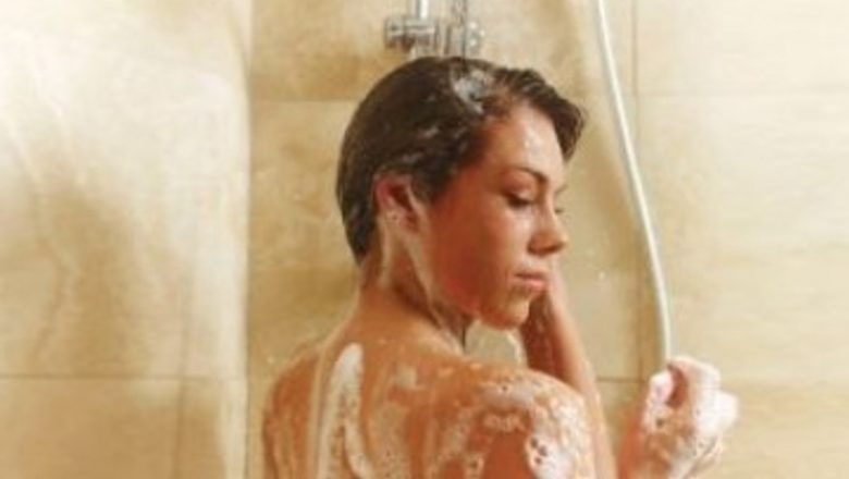 Greșelile comune la duș care îți afectează sănătatea pielii: cum să te îngrijești corect