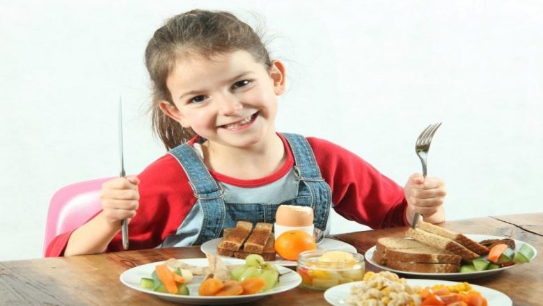 Prevenirea obezității infantile: Strategii și inițiative esențiale pentru sănătatea copiilor din România