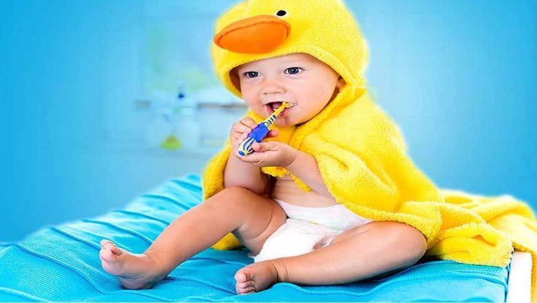 Ghid complet pentru îngrijirea dentară a copiilor: Când și cum să îți periezi dinții copilului