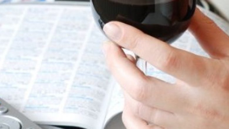 Remedii Naturale pentru Digestie: Lămâie și Vin în Combate Indigestia
