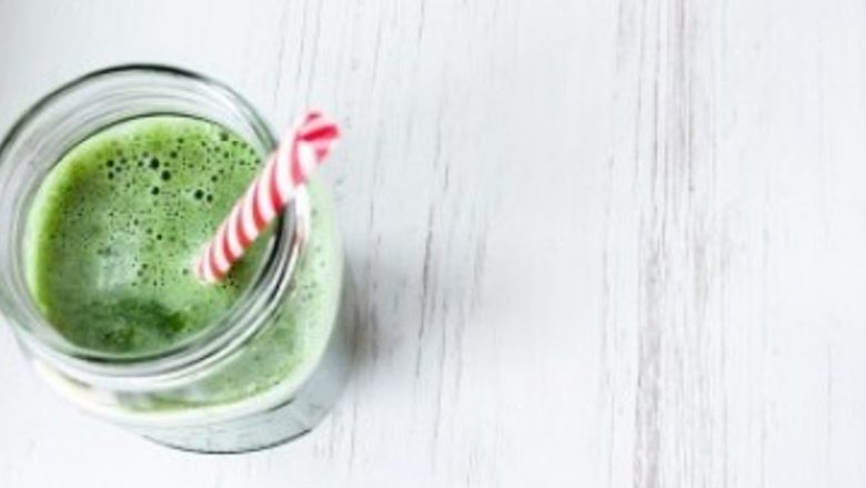 Îmbunătățește-ți sănătatea cardiovasculară cu un smoothie special: Beneficiile afinele, bananei și spanacului