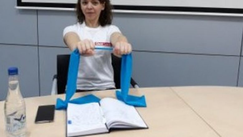 Exerciții de Birou: Cum Să Fii Activ și Să Îți Întreții Sănătatea cu Banda Elastică