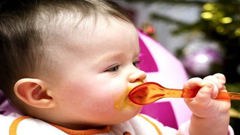 Ghidul Complet pentru Introducerea Alimentelor în Dieta Bebelușului: Opțiuni Sănătoase și Beneficii Nutriționale