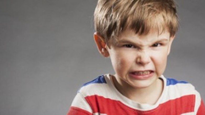 Gestionarea crizelor de furie la copii: Ghid pentru părinți și implicațiile pe termen lung
