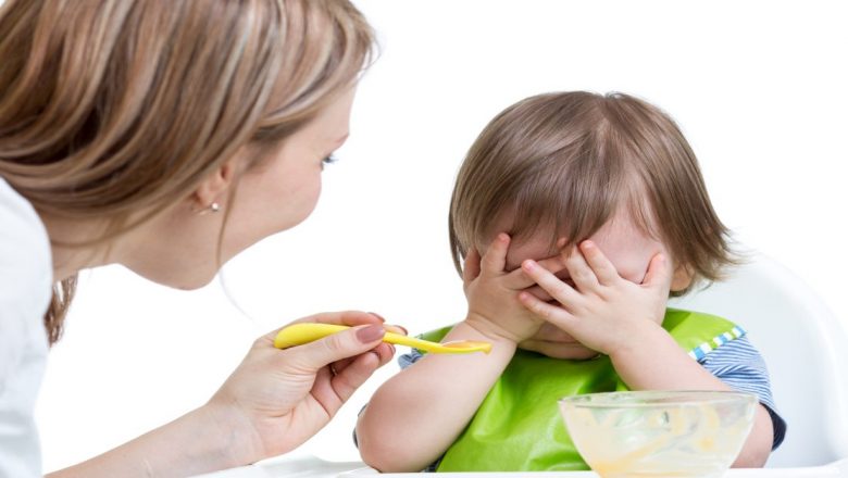 Înfruntarea mofturilor alimentare: Cum să ajutăm copiii să își dezvolte obiceiuri sănătoase la masă