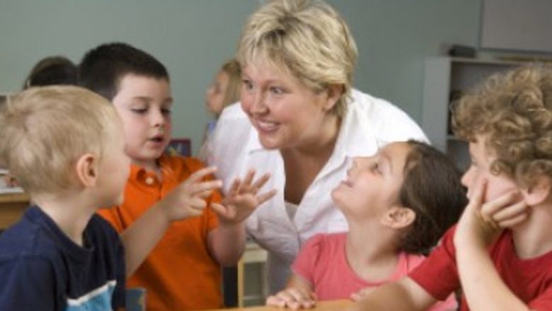 Formarea Educatorilor pentru Integrarea Copiilor cu Autism: Un Pas Esențial în Societate