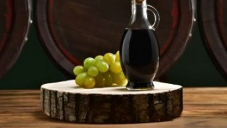 Oțetul Balsamic: Beneficii, Secrete și Ghid de Alegere pentru Consumatori