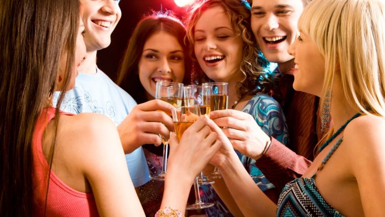 Ghidul sănătății la petreceri: cum să ne alimentăm corect în momente festive