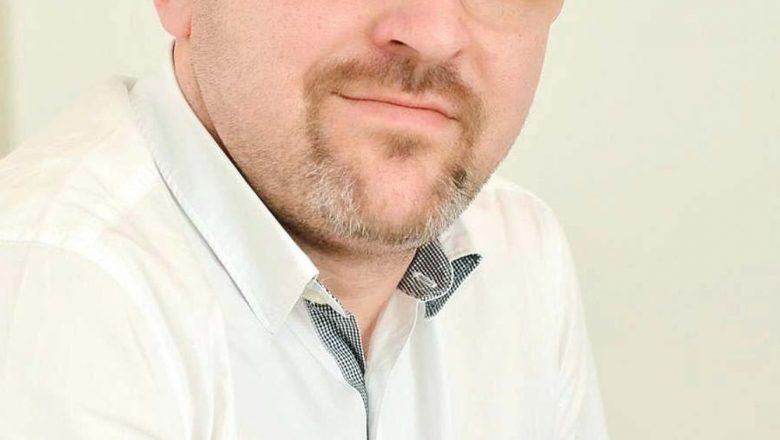 Cum să eviți durerile de spate în timpul călătoriilor lungi: Sfaturi esențiale pentru confortul tău