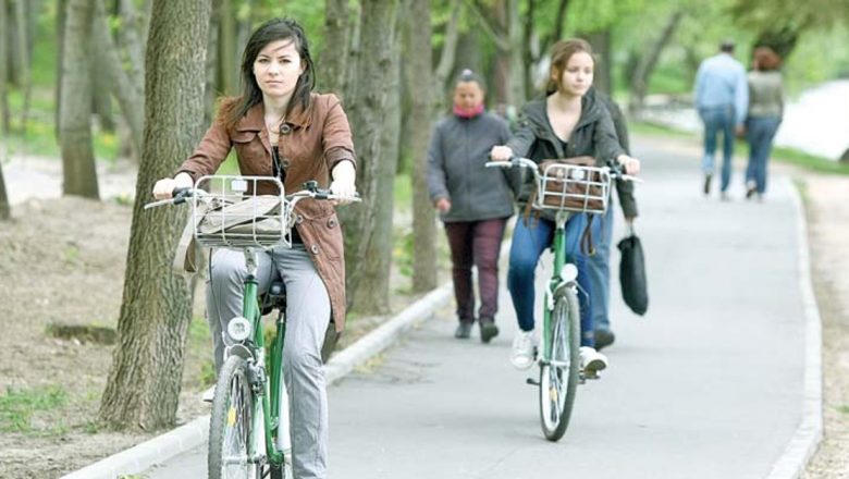 Beneficiile Mersului pe Bicicletă: O Analiză Detaliată a Avantajelor pentru Sănătate și Stil de Viață