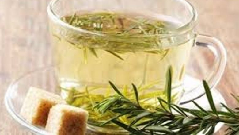 Rozmarinul: Planta care combate bătrânețea și detoxifică organismul