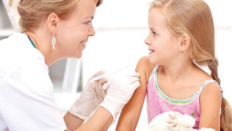 Importanța vaccinării: Campania „Copilăria, cel mai frumos cadou” și impactul ei asupra societății românești