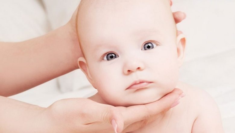 Torticolisul congenital la bebeluși: cauze, simptome și soluții eficiente