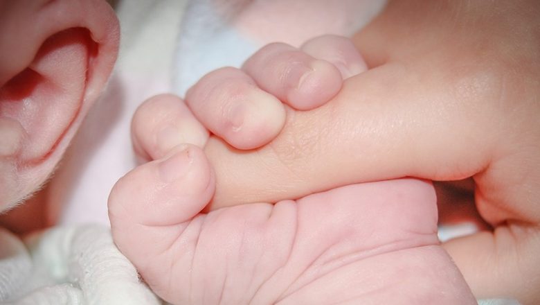 Pericolele Ascunse Ale Virusului Herpes: O Lecție Despre Săruturi și Sănătate