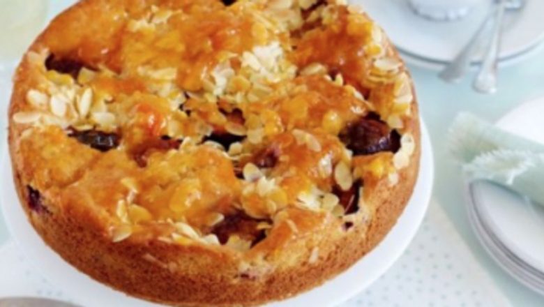 Deliciul Pandişpanului cu Prune şi Migdale: O Rețetă Simplă cu Impact Gourmet