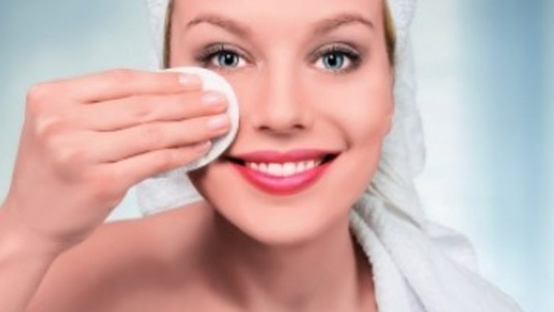 Vaselina: Soluția Naturală pentru Demachiere și Îngrijire a Pielii