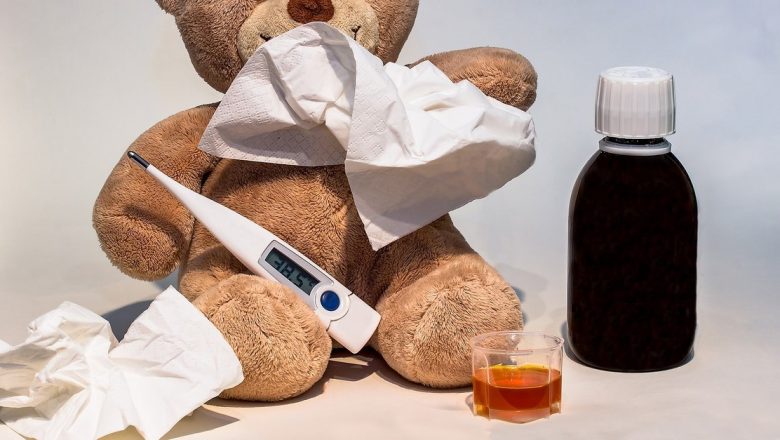 Boala sărutului la copii: Tot ce trebuie să știi despre mononucleoză