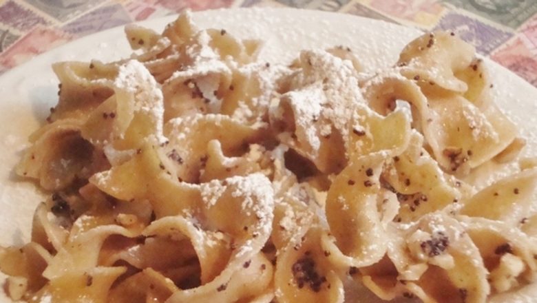Paste dulci cu nuci: O rețetă tradițională românească plină de savoare