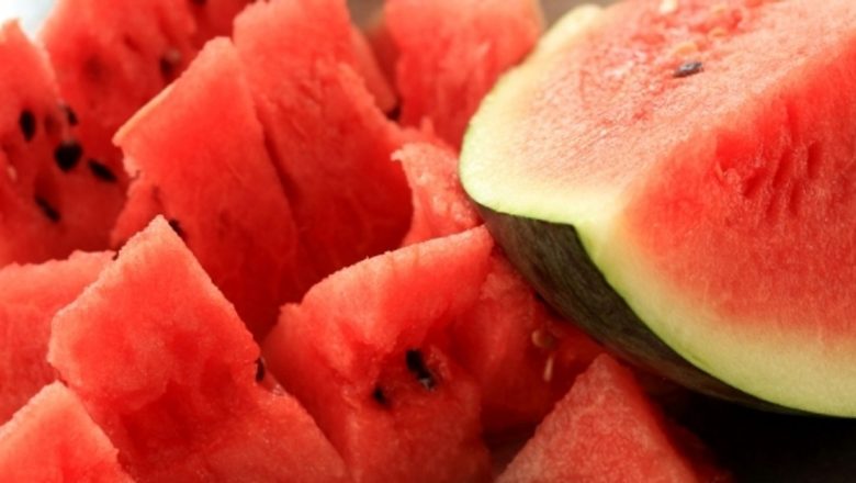 Alimentele care oferă protecție împotriva efectelor nocive ale soarelui: Ghidul complet