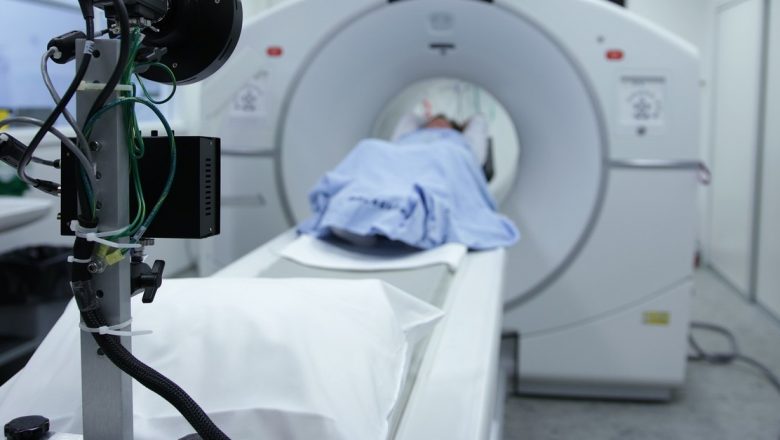 Diferențele fundamentale dintre tomografia computerizată și RMN: Ghid complet pentru pacienți