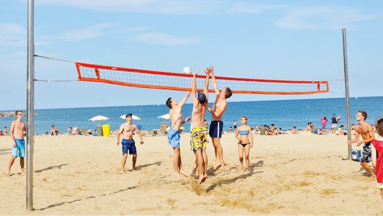 Riscurile Voleiului pe Plajă: O Analiză Detaliată a Accidentărilor Sportive Estivale